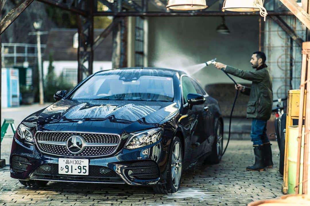 メルセデスベンツさんのインスタグラム写真 - (メルセデスベンツInstagram)「愛車を洗車して2018年を迎えませんか。 #メルセデス純正カーケア製品#E #Eクラス #E400 #Eクーペ #クーペ #大掃除 #洗車 #車 #年末 #Eclass #Ecoupe #coupe #car #メルセデス #ベンツ #メルセデスベンツ #Mercedes #Benz #MercedesBenz #mercedesbenzjapan #カーケアキット #カーシャンプー #アルミホイールクリーナー」12月29日 17時02分 - mercedesbenzjapan