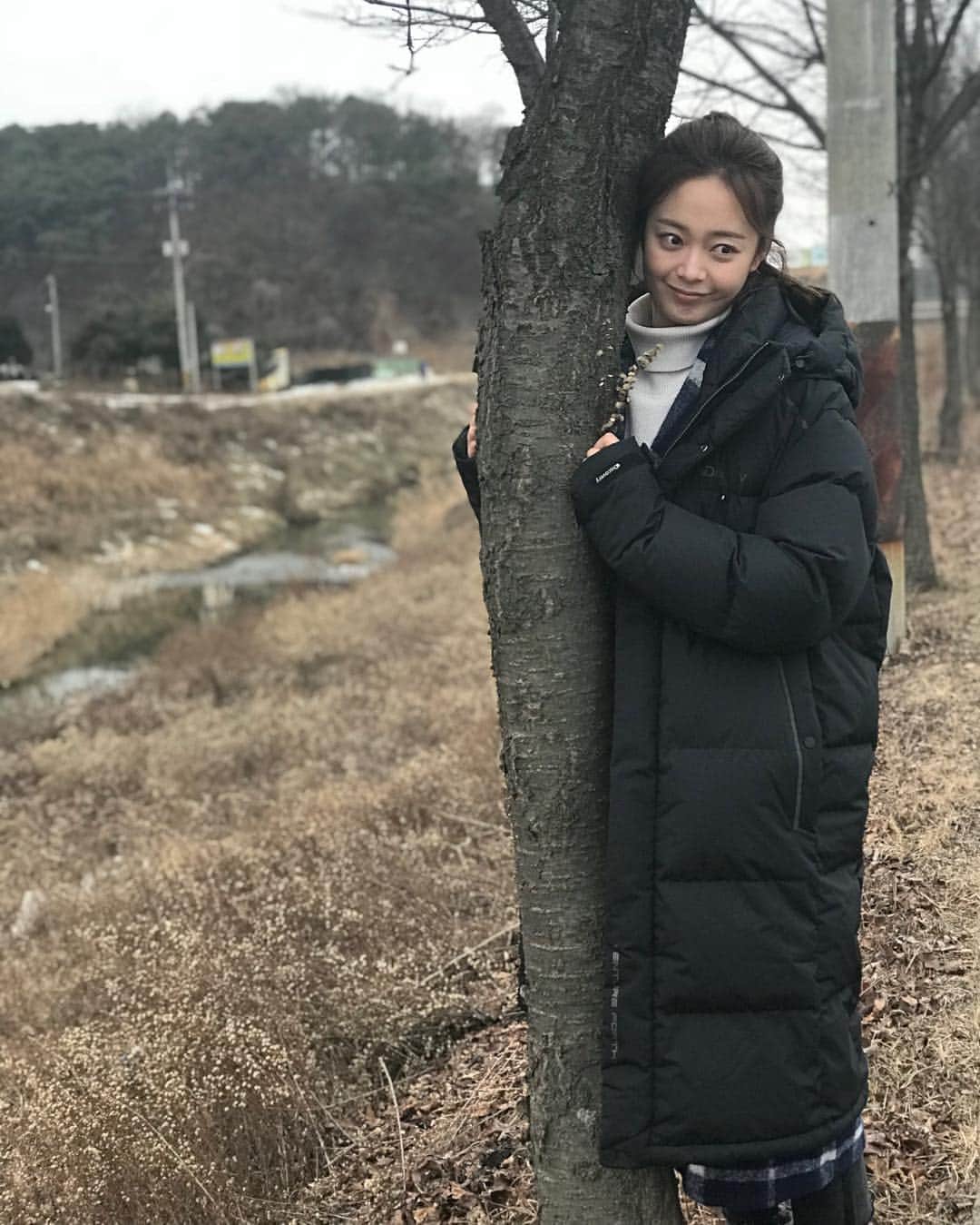 チョン・ソミンさんのインスタグラム写真 - (チョン・ソミンInstagram)「모두 열심히 촬영하고 있어요~🙆#파주#디스커버리#크로스#겨울#어서가요#봄이와요#2017」12月29日 17時17分 - jsomin86