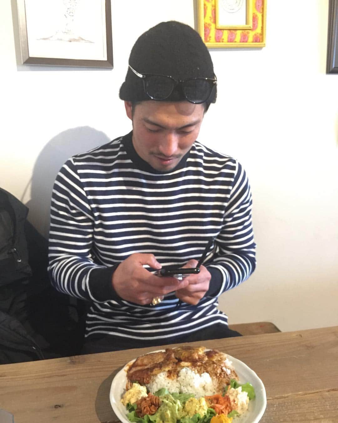 のインスタグラム：「SOBUさんとランチ行きましたよ〜！ いつも喋りまくってゲラゲラ笑ってます(^^)♪ #中日ドラゴンズ#dragons#baseball#祖父江大輔#伊藤準規#ランチ#カフェ#challenger#smile#サラダ#pork」
