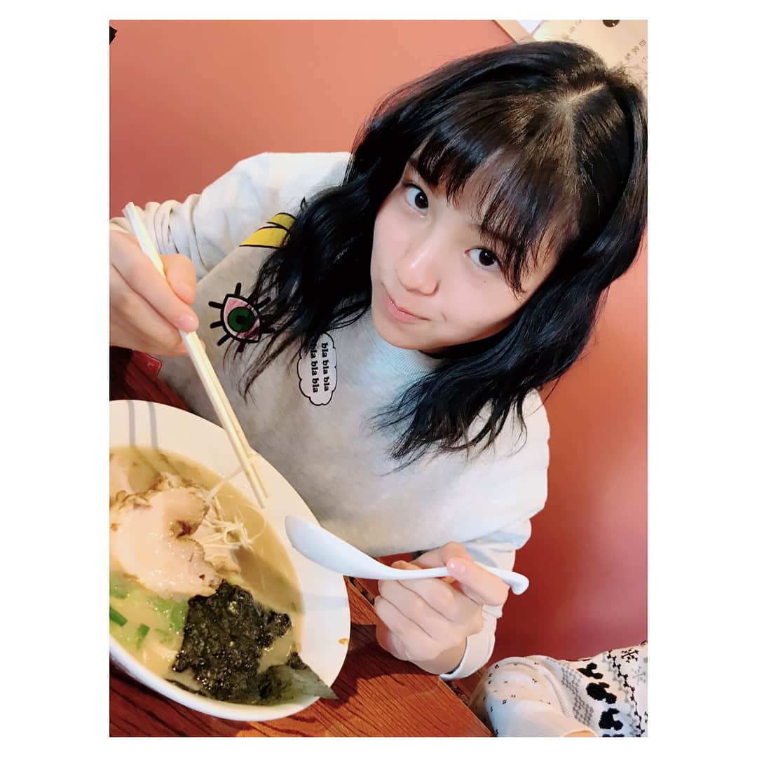 須田亜香里さんのインスタグラム写真 - (須田亜香里Instagram)「少し前に食べたやつ！ 美味しかったなぁ。 私は麺硬め、濃さ普通、チャーシューはバラとロースのミックスを選んで味玉トッピングしました。 スープは濃厚でまろやかでツルツルの細麺によく絡むの。 おいしかったなぁ。  #ラーメン #塩とんこつ #小川 #ske48 #ラーメン部」12月29日 13時24分 - akarisuda