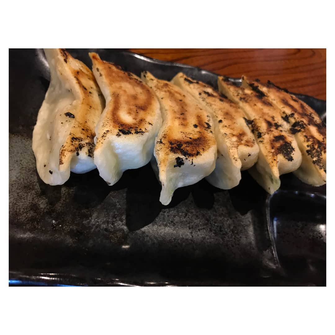 須田亜香里さんのインスタグラム写真 - (須田亜香里Instagram)「ラーメン食べに行ったらチャーシュー丼も食べないと気が済まないタイプ。 いつも父と行くときは半分こするの。 1人で行くときはめちゃめちゃお腹すかせて行って食べるときもある(笑)  #ラーメン #チャーシュー丼 #出来れば #餃子 #も食べたい」12月29日 13時27分 - akarisuda