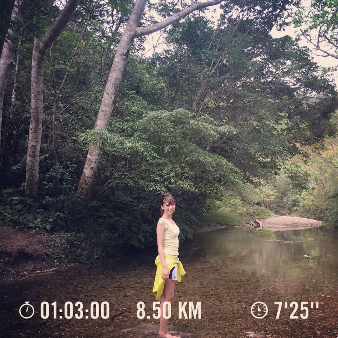 巻野わかばのインスタグラム：「今年もあと２日🌺❣️ 海ランしてトレッキング🌿  大自然の中 走り納めします！  #沖縄 #海ラン #トレッキング #nikeplus #running #training #ナイキプラス #ジョギング #ランニング」