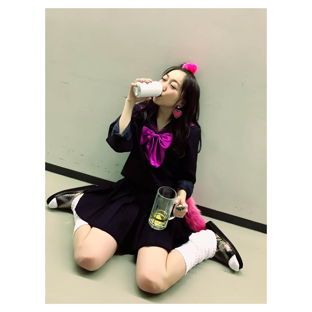 須田亜香里さんのインスタグラム写真 - (須田亜香里Instagram)「コンサートのコントで8年留年設定の女子高生。  #ニックネーム #ベロベロ #3枚目 #おかわり」12月29日 13時54分 - akarisuda