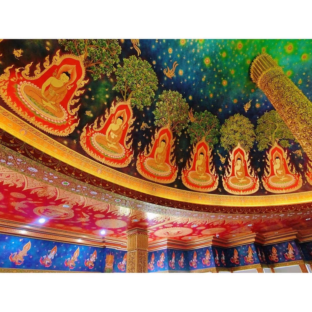 的場絢香さんのインスタグラム写真 - (的場絢香Instagram)「#20171228 ワットパクナム。 この幻想的な天井画に 吸い込まれそうでした。 本当、、美しかった。 _______________________________ #マトバの海外旅行記 #ひとり旅 #タイ #バンコク #ワットパクナム #thailand #bangkok #watpaknam」12月30日 3時24分 - ayaka_matoba