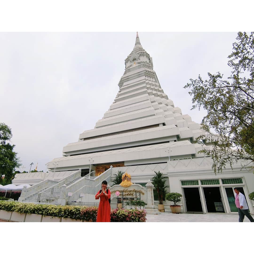 的場絢香さんのインスタグラム写真 - (的場絢香Instagram)「#20171228 ワットパクナム。 この幻想的な天井画に 吸い込まれそうでした。 本当、、美しかった。 _______________________________ #マトバの海外旅行記 #ひとり旅 #タイ #バンコク #ワットパクナム #thailand #bangkok #watpaknam」12月30日 3時24分 - ayaka_matoba