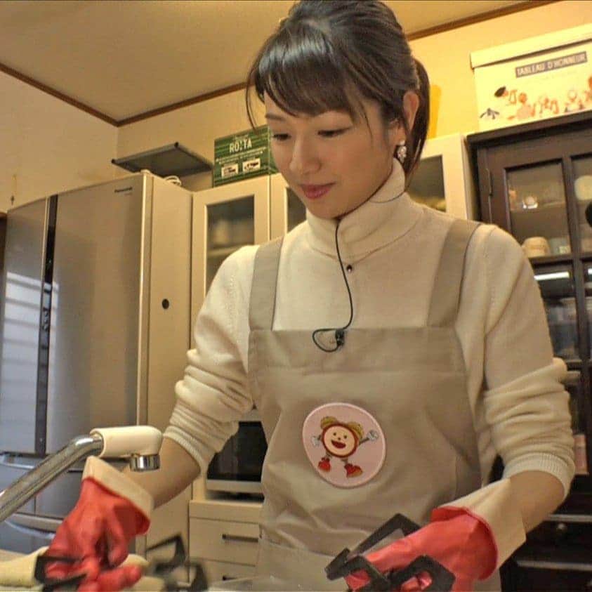 長野美郷のインスタグラム：「皆さま、今年もあとわずかになりました✨  大掃除は、済まされましたでしょうか？ 明日のめざましどようび 7時台では、 時短！お掃除術をご紹介します😃 是非、参考になさっていただけたらと思います💖  2017年、今年も本当にありがとうございました💝 #長野美郷 #めざましどようび #スタッフ」