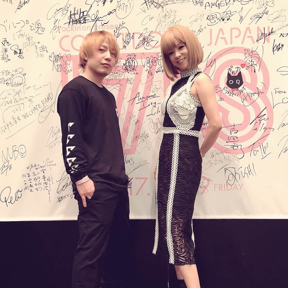 こしじまとしこのインスタグラム：「. #CDJ1718 ありがとうございました。 CAPSULEのライブ納め、皆様のお陰でとっても楽しくできました😆 また、来年も #CAPSULE をよろしくお願い致します🙋🙋‍♂️」