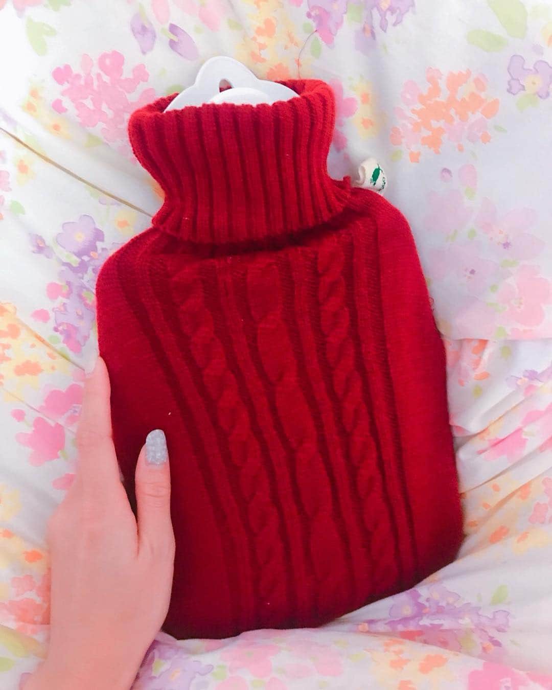 小澤陽子さんのインスタグラム写真 - (小澤陽子Instagram)「脱力も終わったし、寝よーっと☺️💫 #わたしの相棒ちゃん♪ #かわいい湯たんぽ  小さい頃は、よく祖母が用意してくれました。 もう手放せませんっ😱💓」12月30日 1時08分 - yoko.ozawa729