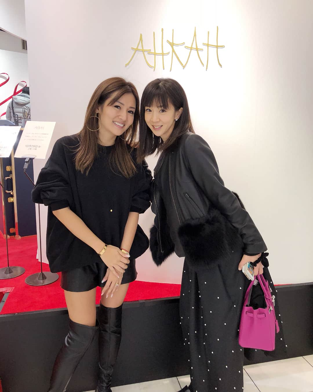 福王寺彩野さんのインスタグラム写真 - (福王寺彩野Instagram)「AHKAH伊勢丹ステージイベント『Just the two of us』いよいよ残り1日となりました❣️ 昨日は仲良しのほしのあきちゃん❤️福田メイコちゃん❤️かなえさん❤️宮崎薫ちゃんが来てくれました😍 みんな年末の忙しい中ありがとう😘 明日まで開催してますので是非遊びに来てください💫✨ #AHKAH #20thanniversary #isetan #thestage #jewelry #justthetwoofus #thankyouforcoming  #ほしのあき @fukudameiko @goma.7 @kaorumiyazaki_official」12月30日 10時19分 - ayano_fukuoji