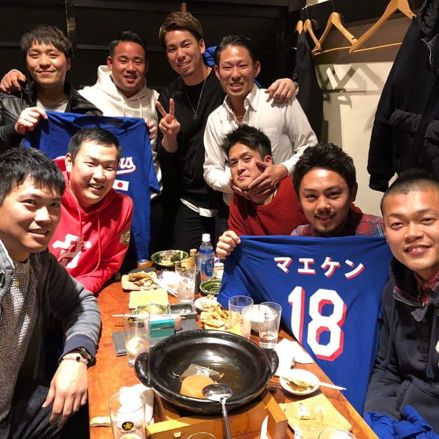 前田健太さんのインスタグラム写真 - (前田健太Instagram)「⚾️My friends⚾️ PL学園野球部の同級生と集まりました😊何人か写ってませんが。。 毎年1回は集まってみんなにパワーをもらってます！ これでまた1年間頑張れる！ 苦楽を共にした仲間です。 僕にとって、とても大切な友人達！そしてどんな時も変わらずに接してくれ応援してくれる仲間です。 来年も頑張らないとな✨ 刺激をもらいました！ #pl学園#野球部#大阪#osaka  #同級生#friends  #1988 #仲間 #楽しい時間 #また来年 #来年はみんな30歳 #もう30歳かー #はやいな #今年もあと少し」12月30日 13時58分 - 18_maeken