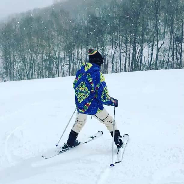 平山優のインスタグラム：「20年ぶりのスキーはひどかった💦笑 でも楽しかったー😍」