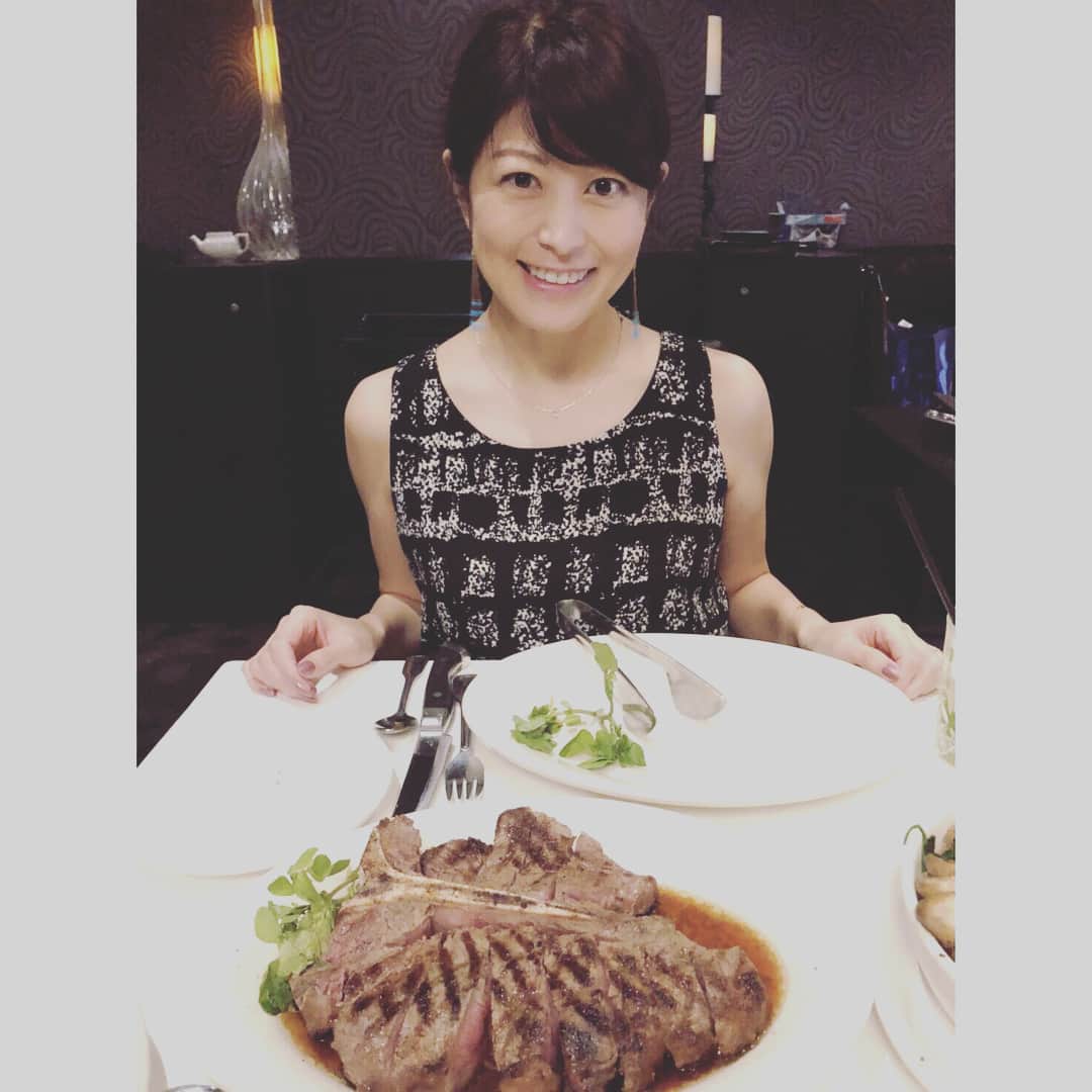 森麻季さんのインスタグラム写真 - (森麻季Instagram)「肉に備えてお昼を抜いてよかった 別腹まで堪能 #ステーキ#steak #モートンズ#ハワイごはん #hawaii #oahu #ハワイ旅行#オアフ島」12月30日 18時38分 - maki.mori_m