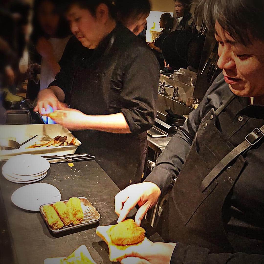 堀江貴文さんのインスタグラム写真 - (堀江貴文Instagram)「Making wagyu cutlet sandwich #wagyumafia #wagyu http://wagyumafia.com #串カツ田中コラボ #美味しくないわけがない」12月30日 18時52分 - takapon_jp