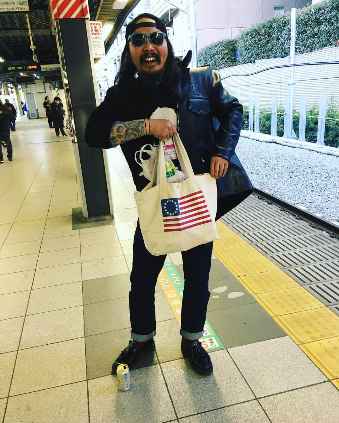 サイプレス上野さんのインスタグラム写真 サイプレス上野instagram 昨夜の Cross Over 完全に逆に気が狂ってました ダメージ酷い そして私のカバン係になった方です 2個上 元鹿実サッカー部 ヤットの先輩 中村俊輔同級生 味園sc ホンダシンイチ 12月