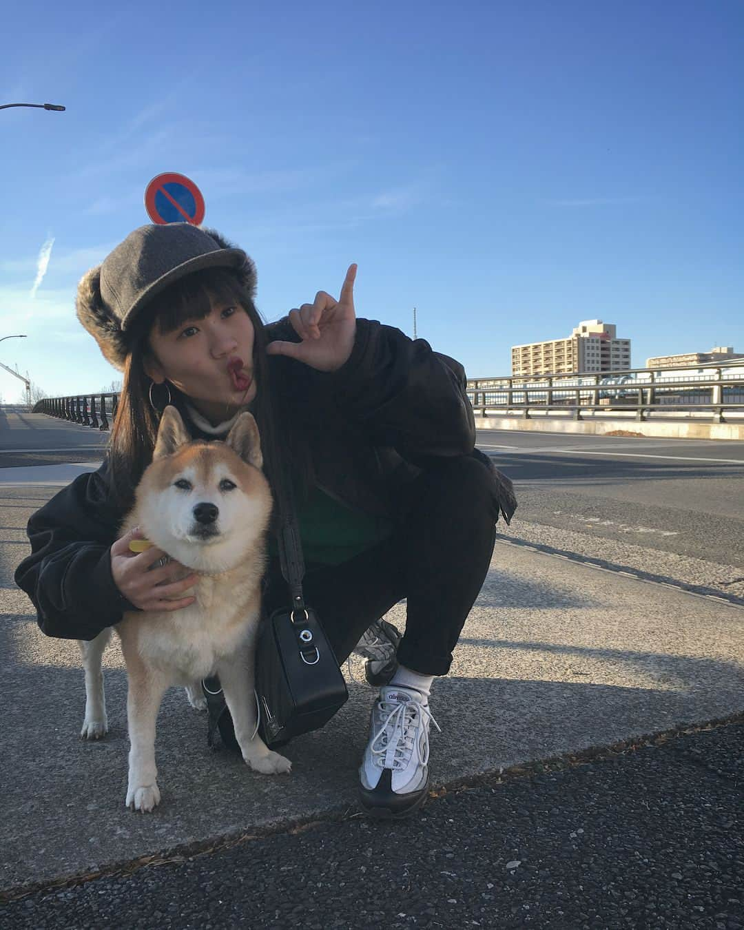 大関れいかさんのインスタグラム写真 - (大関れいかInstagram)「. 犬と、我🐶 📸byパパ 相棒。まじ永久不滅卍らぶ卍 久しぶりに会えたのでたくさんちょっかい出したら案の定くそほど塩対応だし無視するし。 でも家族で散歩したら笑ってたのでオールOK🙆‍♀️ #ガッツと我#だいすき#ガッツ#すきぴ #mydog#dog#GATTU」12月30日 20時32分 - _reikaoozeki