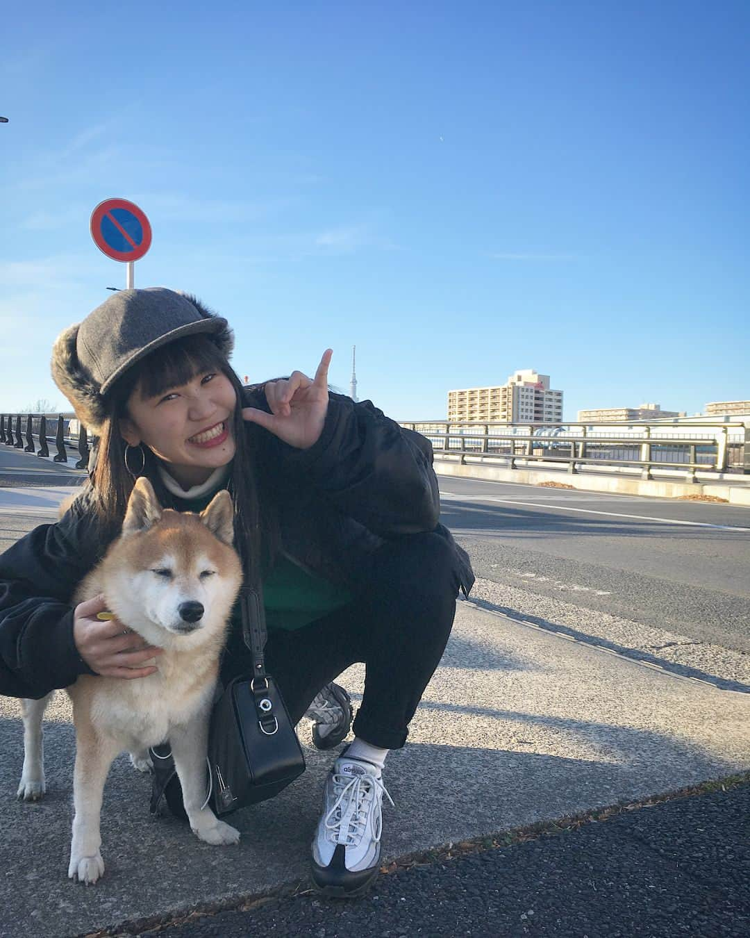 大関れいかさんのインスタグラム写真 - (大関れいかInstagram)「. 犬と、我🐶 📸byパパ 相棒。まじ永久不滅卍らぶ卍 久しぶりに会えたのでたくさんちょっかい出したら案の定くそほど塩対応だし無視するし。 でも家族で散歩したら笑ってたのでオールOK🙆‍♀️ #ガッツと我#だいすき#ガッツ#すきぴ #mydog#dog#GATTU」12月30日 20時32分 - _reikaoozeki