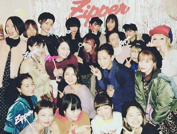 篠崎こころさんのインスタグラム写真 - (篠崎こころInstagram)「この間、 Zipperのお疲れ様会に 参加してきたよ！😢 読者時代から パチパチズになっても 自分を作り上げ続けてくれた 本当に大切な雑誌でした。  編集部の方やスタッフさん、 いつも読んで下さっているみなさん、Zipperを通して沢山の素敵な出会いがあり、皆さんに支えて頂きました。  寂しい気持ちも確かに あるんだけれど、 前を向いてしっかり歩いて、お世話になった分以上に 恩返しできるように頑張ります！ ありがとう！  #zipperforever  #zipper」12月31日 2時29分 - kokoro777pp