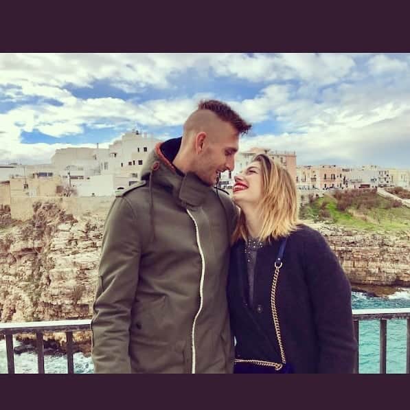 のインスタグラム：「Una bella giornata 🤳🐑❤ #polignanoamare #amore #friends #cody #puzzini」