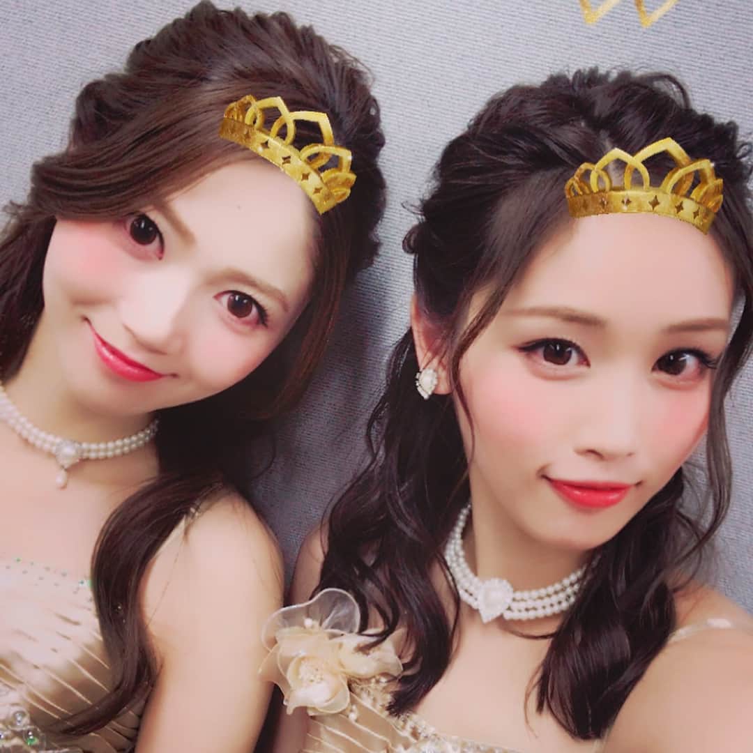 横町ももこさんのインスタグラム写真 - (横町ももこInstagram)「. 昨夜の"第59回輝く！日本レコード大賞"のアシスタントのお仕事で無事仕事納めをいたしました✨ . 一年の締めくくりに、華やかなアーティストさんの素敵なパフォーマンスを間近で感じながらオスカー美女と共にお仕事できたこと幸せに思います❤️ . 今年も一年お疲れ様でした✨ . 久しぶりにゆっくり帰省して実家で新年を迎えます🚅🎶 . #2017#日本レコード大賞#レコード大賞#レコ大#乃木坂46#つばきファクトリー#TBS#生放送#アシスタント#dressup#hairmake#オスカーモデル#オスカー#仕事納め#今年も一年お疲れ様#model#thankyou#大晦日#帰省#カウントダウン#年越し#年の瀬#年末」12月31日 13時24分 - momochadayo