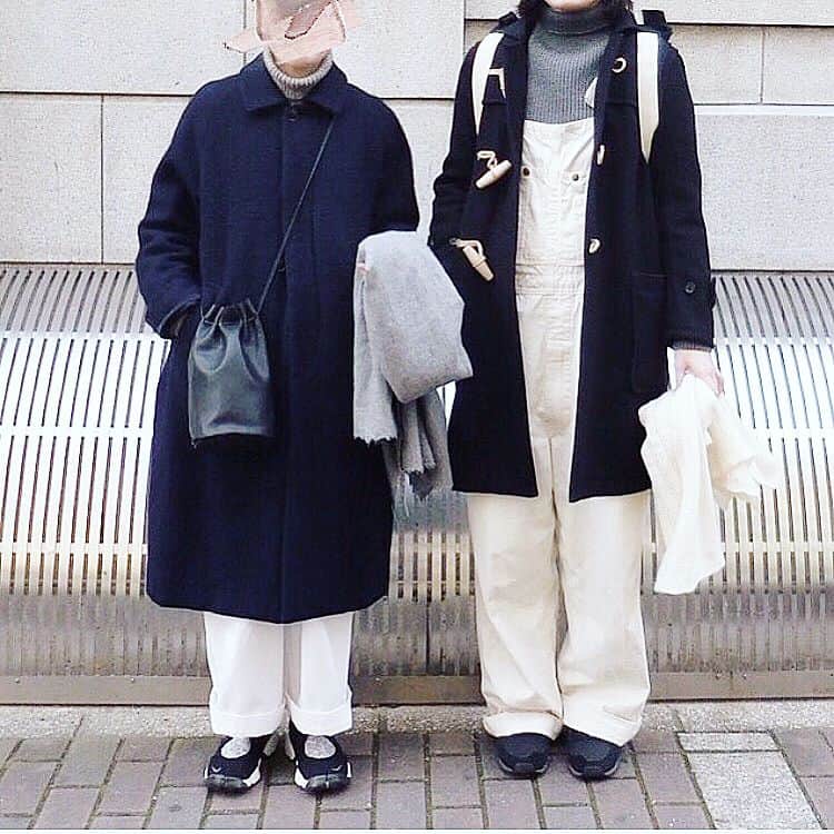 のインスタグラム：「𓂻 ✩  𓂻 ✩  𓂻✩  𓂻 少し前になっちゃいますが、  @______yk._ との京都へお出かけ . この日は早起きして、Kiyataさんと井山三希子さんの展示会を見にいきました . ずっと欲しかったKiyataさんの木工作品を間近に見れて、可愛いすぎてため息ばっかり出てました✴︎ . その後立ち寄ったARTS&SCIENCEではブラックレザーのトートを購入👜 今まで黒のレザーバッグって持ってなかったので新鮮なかんじ✨ . . 今年も残りあと少しですね みなさま良いお年をお過ごしください 来年もよろしくお願いします🎌 . 𓂻 ✩ . #mhl#yaeca#ゴーシュ#n100#newbalance#artsandscience#nike#uniqlo#andersenandersen#ダッフルコート#holiday #ニット#今日の服#fashion#今日のコーデ#coordinate#longtrackfoods . .」