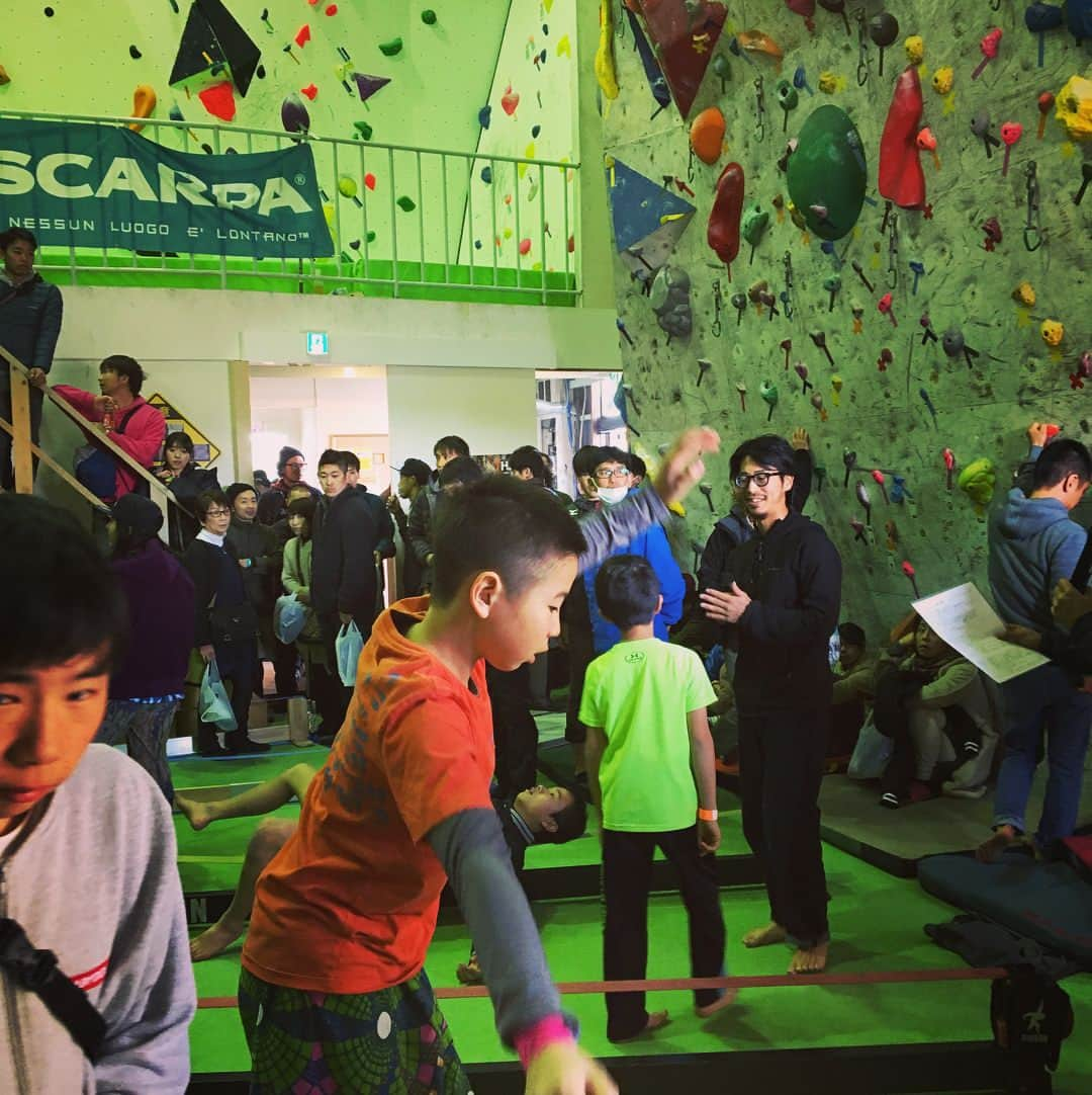 大杉徹さんのインスタグラム写真 - (大杉徹Instagram)「PLAYHARD2018@rocksclimbinggym  クライマー達はスラックラインも上手！  #rocksclimbinggym #playhard2018 #slackline #slacklife #スラックライ#gibbonslacklines #heywild #gappai #大杉徹 #heavyjapan #健康壱番館」12月31日 14時46分 - toru_gappai_osugi