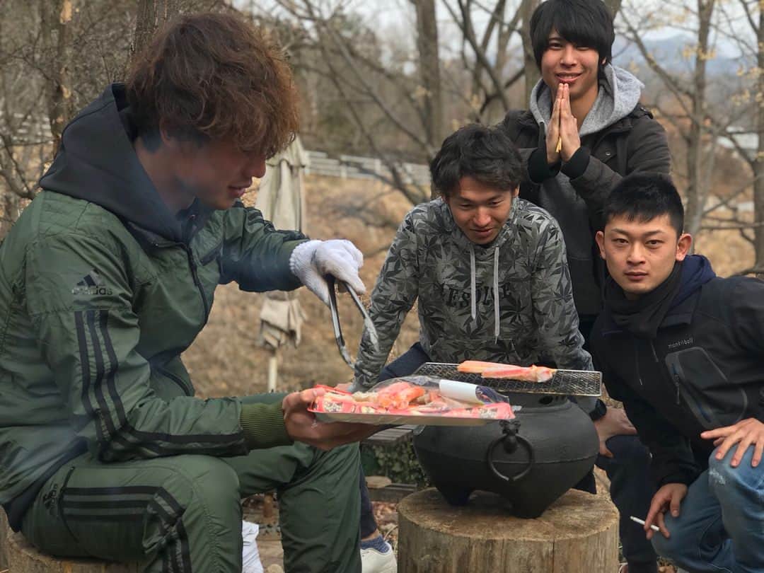 堀米勇輝のインスタグラム：「大晦日恒例行事。 #BBQ #秘密の山小屋」