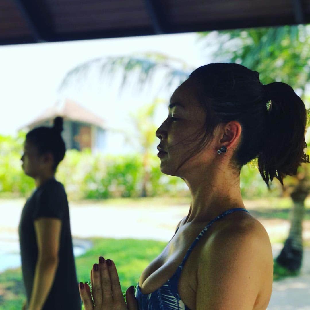 長谷川京子さんのインスタグラム写真 - (長谷川京子Instagram)「yoga. yoga.  #sonevafushi #morningyoga」12月31日 19時23分 - kyoko.hasegawa.722