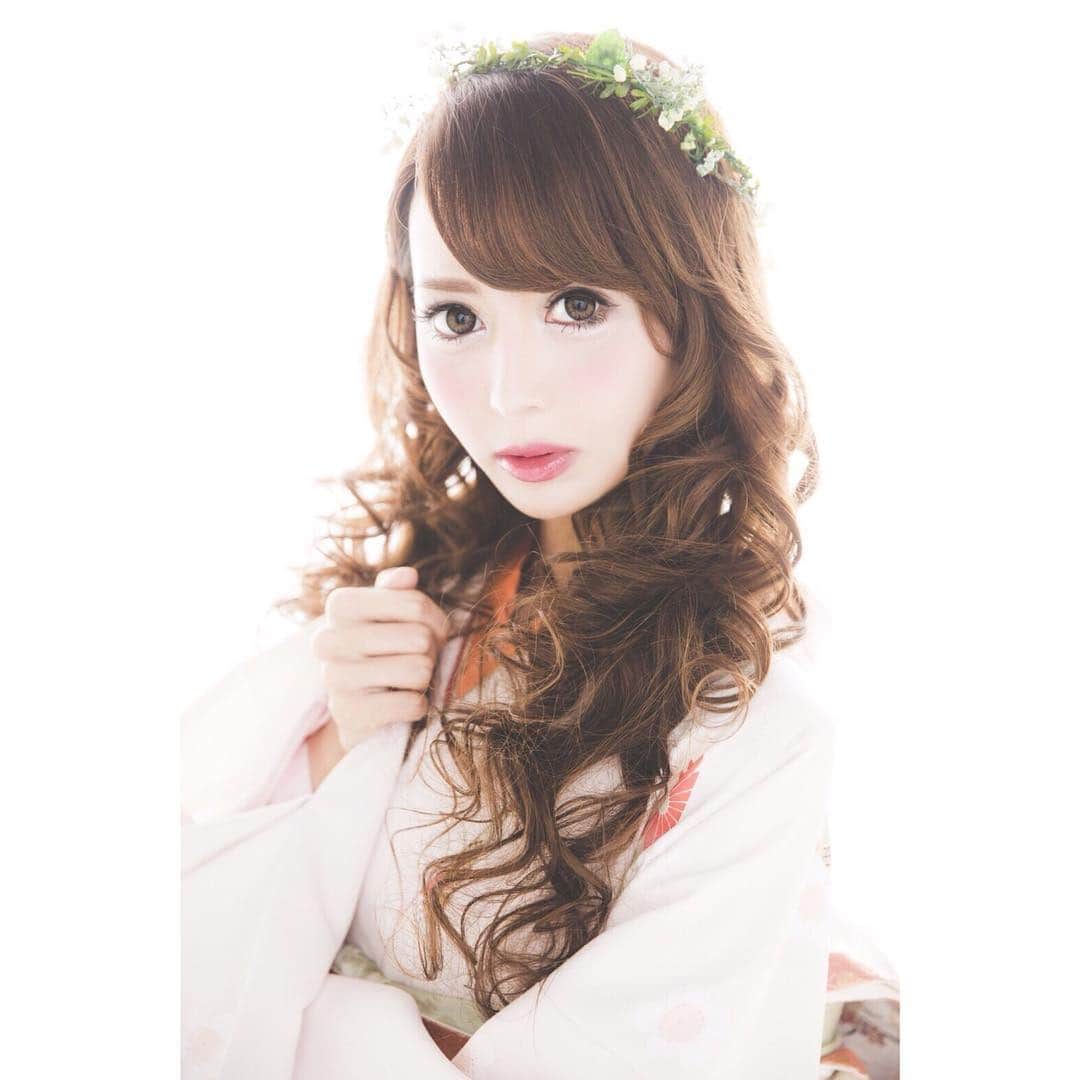 望月美穂のインスタグラム：「あけましておめでとうございます♡ . 11月から扁桃腺が腫れていてあんまり出勤できなかったです(´；ω；｀) . 今年はまた元気に出勤する予定なのでよろしくお願いします♡ . 素敵な1年になりますように♡ . . #luline#inlove #東京#新宿#歌舞伎町 #キャバクラ#キャバ#キャバ嬢 #フォローミー#followme #follow#followalways #tagsforlikes#tflers#instagood #instalike#like4like#instadaily #tokyo#shinjuku#kabukicho」