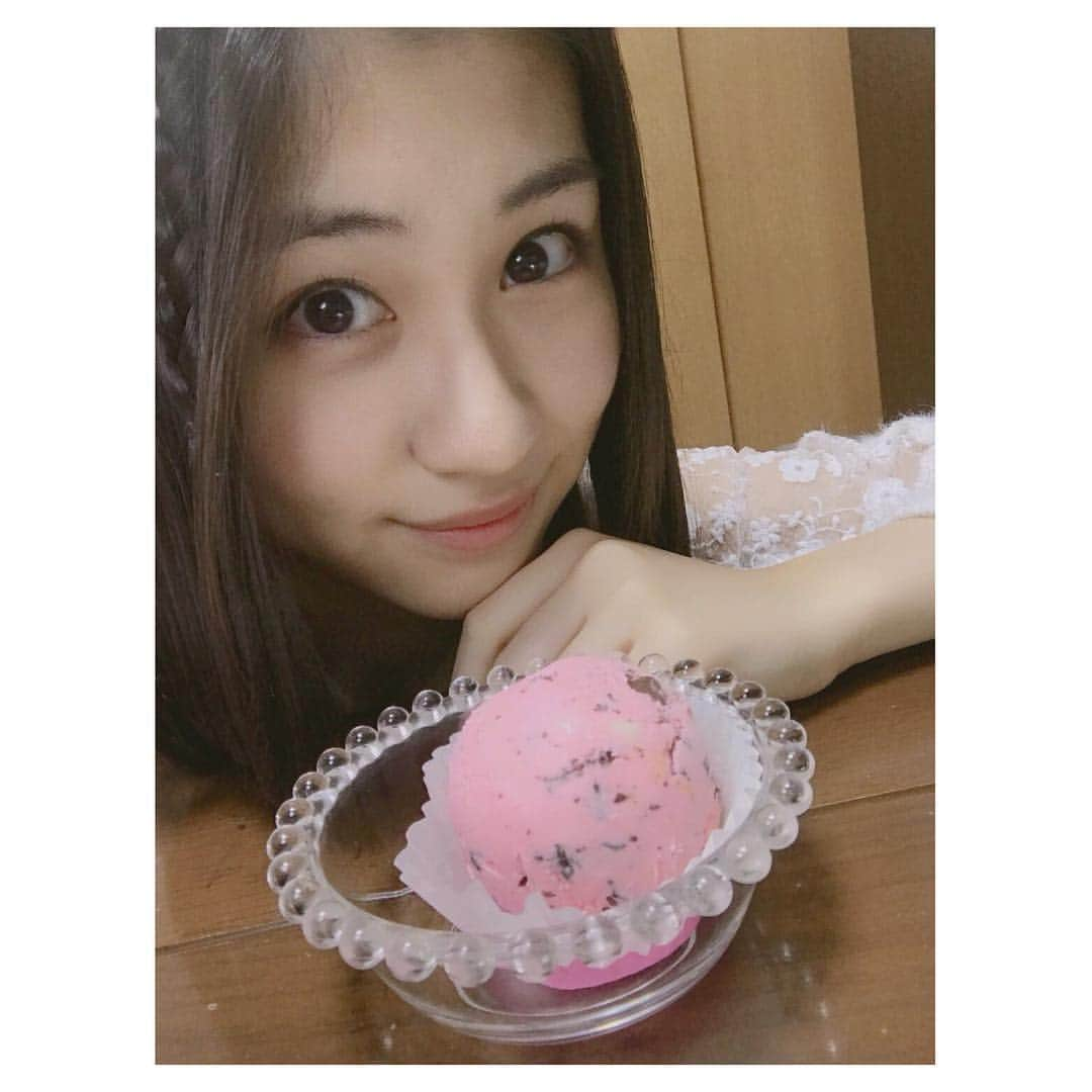 二木蒼生さんのインスタグラム写真 - (二木蒼生Instagram)「#二木蒼生 * 年越しそばの後は年越しアイス #2017 の締めくくりは #ストロベリーチョコディップ #🍨 * 来年もよろしくお願いします❁ 皆様良いお年を…♪ * #20171231 #大晦日 #🐔 #31 #1日1アイス #今日は特別 #2アイス目」12月31日 22時32分 - aomushi_kune2