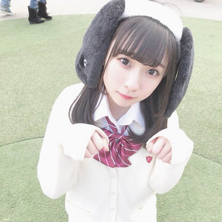 千葉思佳のインスタグラム：「あけましておめでとうございます🐶 2018年もよろしくね(ㅅ´ ˘ `)♡ . . . . . #ぷちぱすぽ #ぷちぱ #千葉思佳 #おもちゅ #usj #ユニバーサルスタジオジャパン #universalstudiosjapan #ユニバ #usj写真部 #usjphoto #usjstagram #スヌーピー #snoopy #カチューシャ #犬 #いぬ #イヌ #あけましておめでとうございます #あけおめ #happynewyear #2018 #戌年 #今年もよろしく #制服 #制服ユニバ #制服 #jk #ljk」