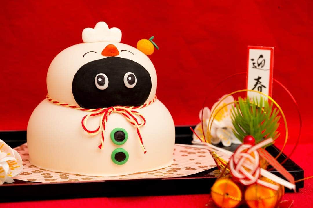 山野楽器のインスタグラム：「新年あけましておめでとうございます！って、Hooちゃんお餅になっちゃった！. . #山野楽器公式キャラクター＿Hooちゃん #Hooちゃん #山野楽器 #銀座 #音楽 #お正月 #鏡餅 #あけましておめでとうございます #2018年 #新年 #japan #tokyo #ginza #music」