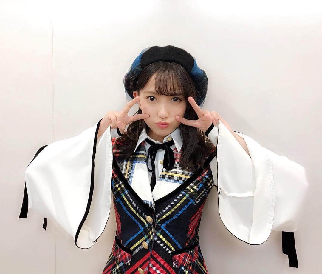 加藤玲奈のインスタグラム：「2017年は色々な場面で”挑戦”と”継続”というテーマについて考えた1年でした。 AKB48のグループのこと。 そして私個人のこと。 同じ目標に向かって一緒に乗り越えようとする仲間達がいて、それを応援して下さるファンの皆さんがいて…みんなの気持ちにとても感謝した1年でした😢🙏🏻 2018年もよろしくお願いします！」