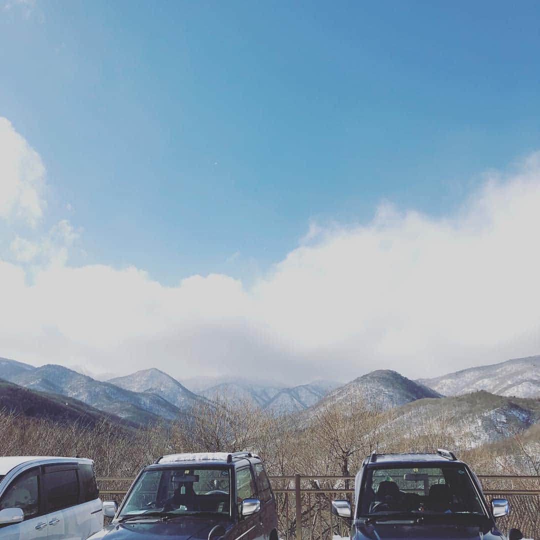 のインスタグラム：「あけましておめでとうございます！ 今年は新たなスタートとなり、また本厄なのでいいことがあるように頑張ります！！ #2018年#戌年#本厄#新たなスタート#写真は西郷村#今年もよろしくお願いします」