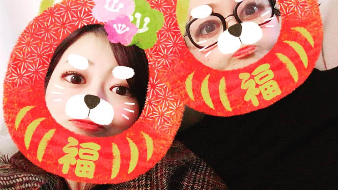 のインスタグラム：「Happy new year!! All the best wishes in #2018 ❤️ ・ ・ #明けましておめでとうございます 🎍✨ #2018年 より精進して参りますので、 応援よろしくお願い致します😊 ・ ・ ・ #yukoandyurikapianoduo #yukoandyurika #pianoduou #classicalmusic #classic #piano #pianoduo #happynewyear #snow #ピアノ #ピアノデュオ #ピアノデュオユー #お正月 #新年のご挨拶 #だるまで失礼致します」