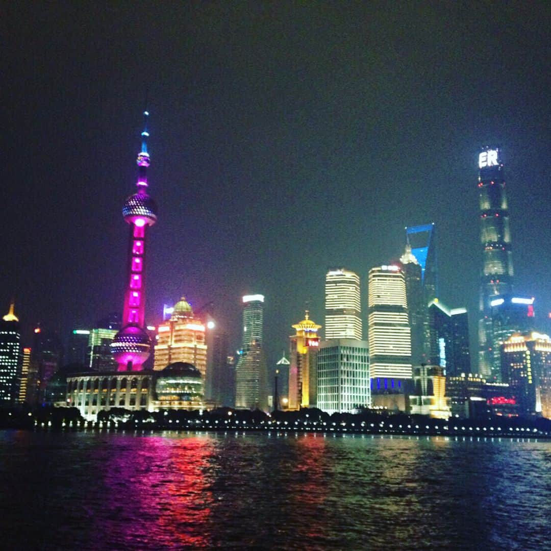KiYOのインスタグラム：「#2018 has come, it doesn't feel #real yet though😳 . I was #baptized by #Shanghai and learned that a person who cannot #forsake anything cannot change or get anything😵 . Therefore I need to get a swift ability to make decisions this year😌 Its #LastYearsAwakening. . I wish you guys a fabulous year anyway!!🙃 . . #RIP2017 #新天地にて早速の洗礼😢😵 #本年も宜しくお願い申し上げます(うω｀) . #kiyonomo」