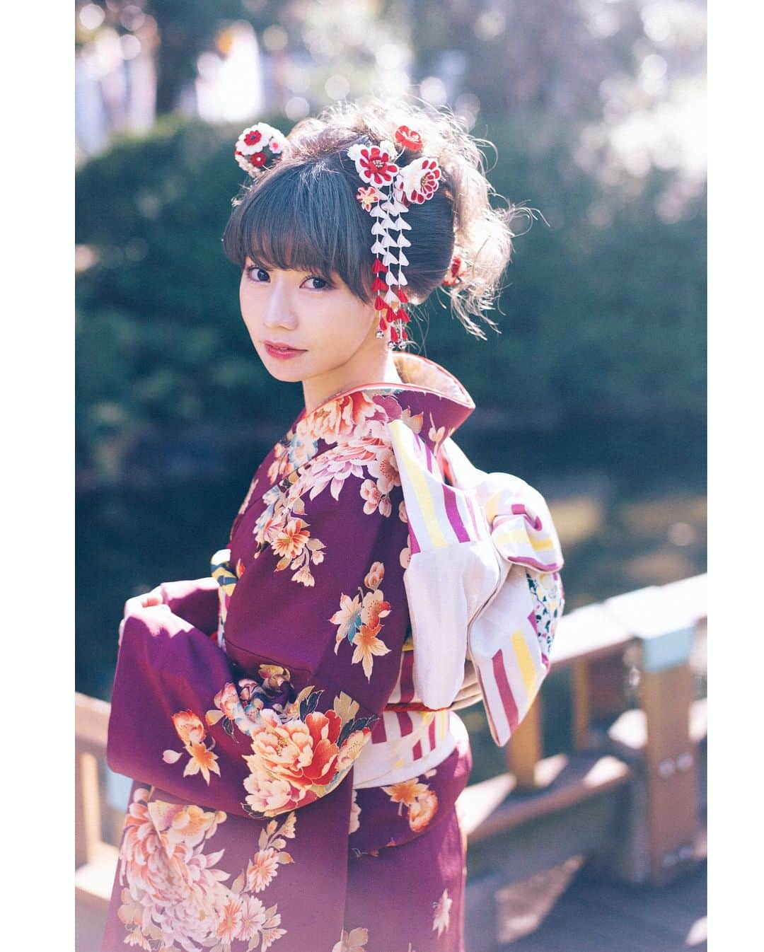 山内あいなさんのインスタグラム写真 - (山内あいなInstagram)「明けましておめでとうございます👘🎍👏🏻 2017は色んなことを吸収する年だったので今年はそれをもっと形にして生み出す年にできたらいいな、、いや、します！ 驚くようなお知らせができるよう頑張ります✨✨ 2018年もよろしくお願いします😉🐶❤️ @satoshihata87  #サイサイ #SILENTSIREN #mer #mer連載 #振袖 #抱負」1月1日 11時51分 - ainayamauchi3131