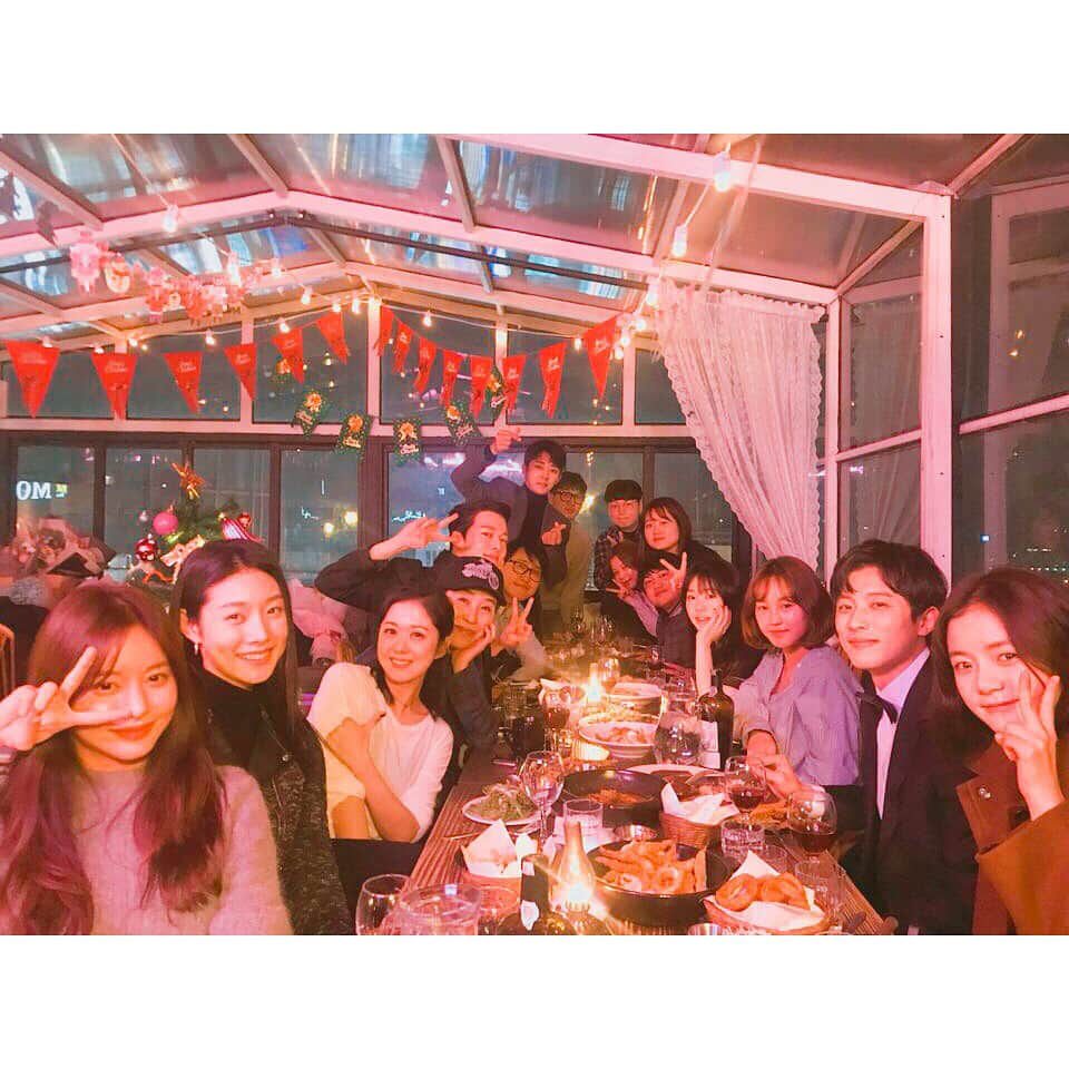 のインスタグラム：「너무 좋은분들과 함께 2018년을 맞이 했어요! 하이구  행복해라 💓  #새해복많이받으세요#happynewyear」