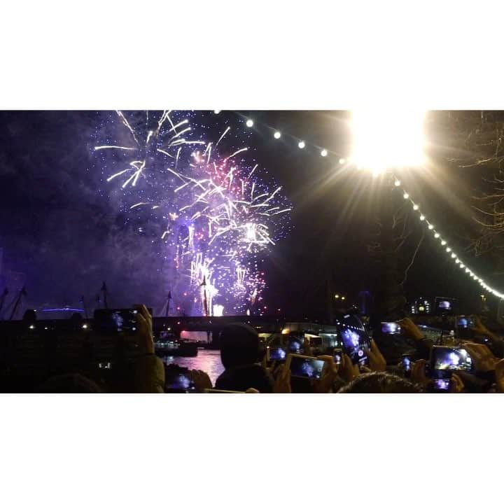 Yu-kiのインスタグラム：「Absolutely amazing👏🏻🎆🎉🇬🇧#london#fireworks2018#newyear#londoneye#unitedkingdom」