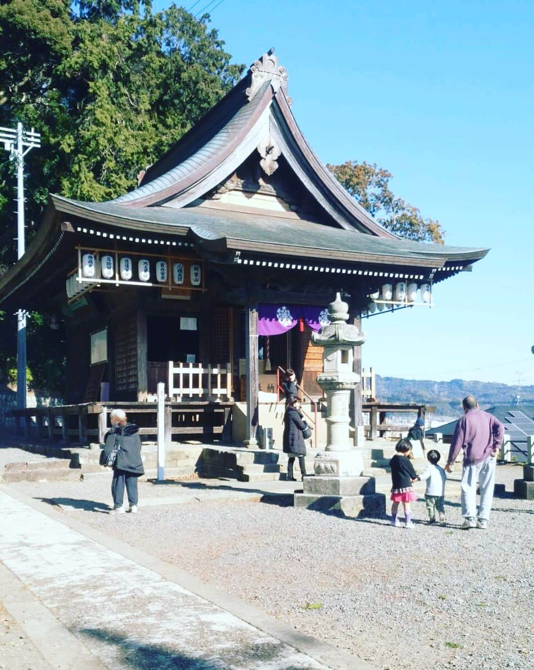 水野晃樹のインスタグラム：「明けましておめでとうございます🎍  朝から初詣、初走り（砂浜）、火を起こしてジャガイモのアルミホイル焼きの塩辛のせとシンプルなゆで卵^_^  帰りは清水駅から家までの2キロ〜3キロを走って帰りました🏃‍♂️ 2018年朝からスッキリ👍  今年は副業だけでなく本業のサッカーも頑張りたいと思いますので、、、😅 今年も皆さんよろしくお願いします☺️」