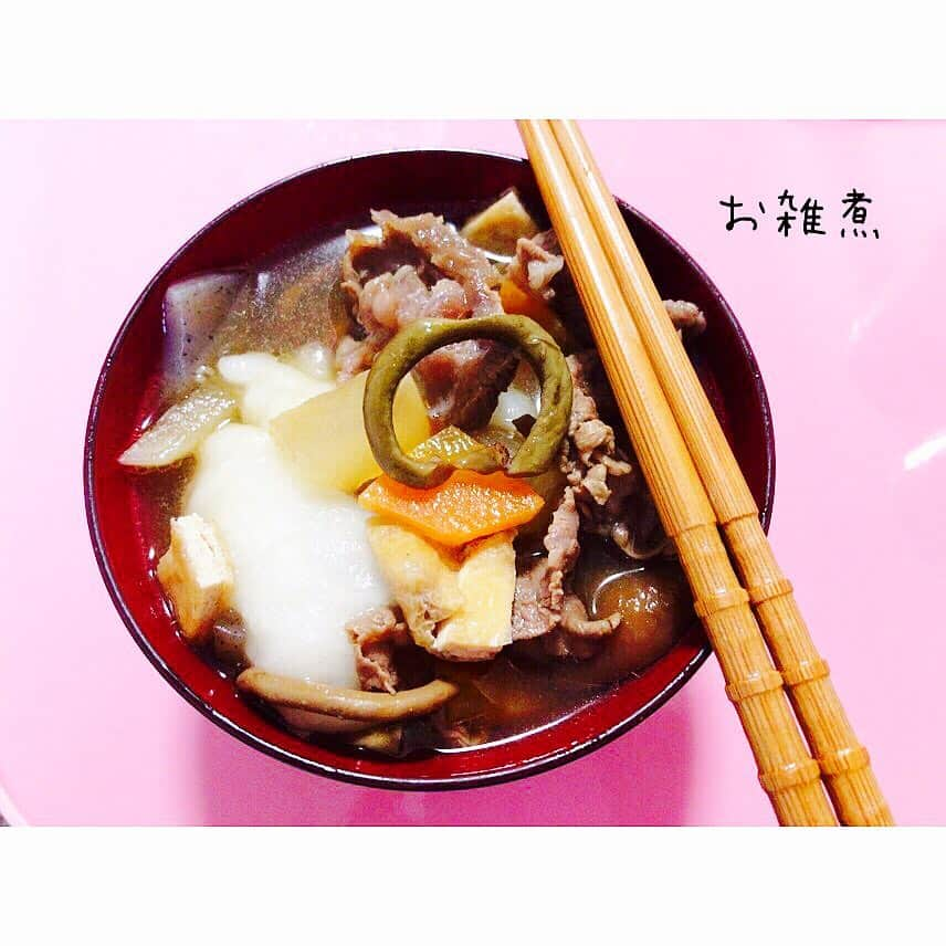 ポンのインスタグラム：「お正月の楽しみ！ お義母さんの美味しいお雑煮 いただきます🍴💓 #お正月#お雑煮#ママキン」