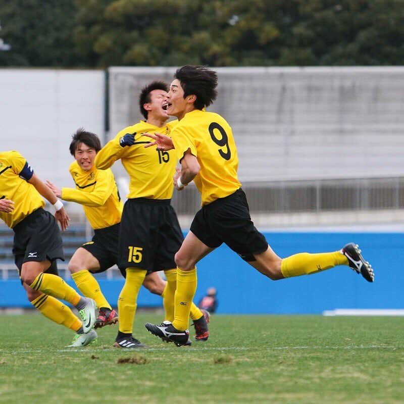 サッカーキングさんのインスタグラム写真 サッカーキングinstagram 第96回全国高校サッカー選手権大会一回戦 17 12 31 仙台育英 の 佐藤一輝 が ハットトリック 高松商 に競り勝ちました Photo By Naoki Takami 高見直樹 Pumafootball Jp 高校