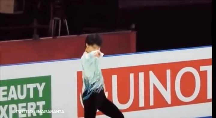  羽生結弦　ファンアカウントのインスタグラム：「Caption this. Let’s take a moment to appreciate how his hip movements match the music 😂 #yuzuruhanyu #hanyuyuzuru #yuzuru #hanyu #yuzu #japan #figureskating #japanesefigureskater #japanese  #羽生結弦」