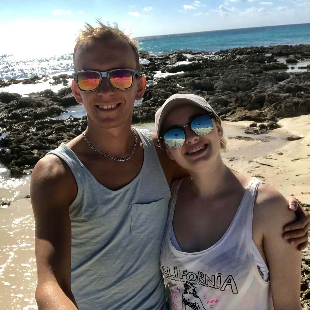 アンドレイ・ロゴジンのインスタグラム：「Some beach days fun! 😎🌴🏉🏖 #mexico #cozumel #jeepday」