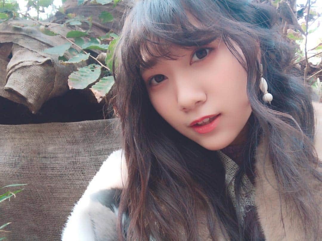 一色嶺奈さんのインスタグラム写真 - (一色嶺奈Instagram)「今日は自撮りです🙇‍♀️ 明日も待っててねー！！」1月1日 23時41分 - isshikirena