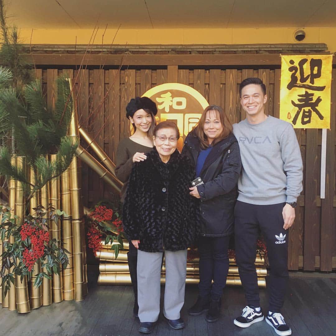 Soweluさんのインスタグラム写真 - (SoweluInstagram)「毎年恒例の家族とのお正月温泉旅行に行ってきたよぉ♨️✨ 今年も家族みんな元気に、一緒に行く事ができて本当に嬉しくて、最高の時間になりました🙏💓 感謝🙏😌 また来年も行けるように頑張ろうね✊🏻💕 #family #newyears #onsen #trip #japan #japanesestyle #love」1月2日 14時26分 - sowelu_