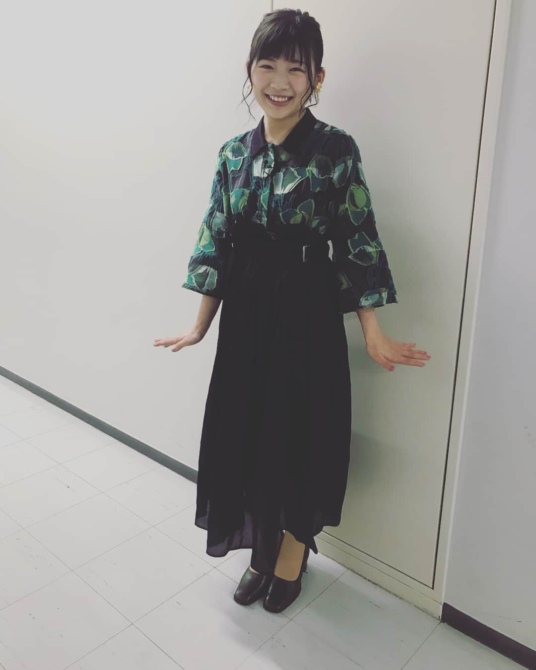 伊藤沙莉さんのインスタグラム写真 - (伊藤沙莉Instagram)「ちなみに、、、 世界もしものお買い物 またまた可愛い衣装 着させていただきました😚💗 one-piece @rpko_official  pumps @ombre_de_peridopal」1月2日 12時48分 - itosairi