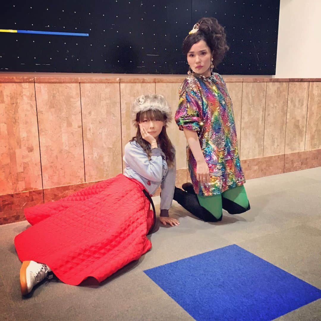 平野ノラさんのインスタグラム写真 - (平野ノラInstagram)「かわいくて、ちいさくて、おんなのこで、かっこよくて、むじゃきで、げんきで、わかくて、しなやかで、ひたむきで、おとなで、よくうごいて、 あそびごころがある。 aikoさんの魅力は語り尽くせないね。  #aiko #平野ノラ #2017〜2018年越し」1月2日 20時58分 - noranoranora1988