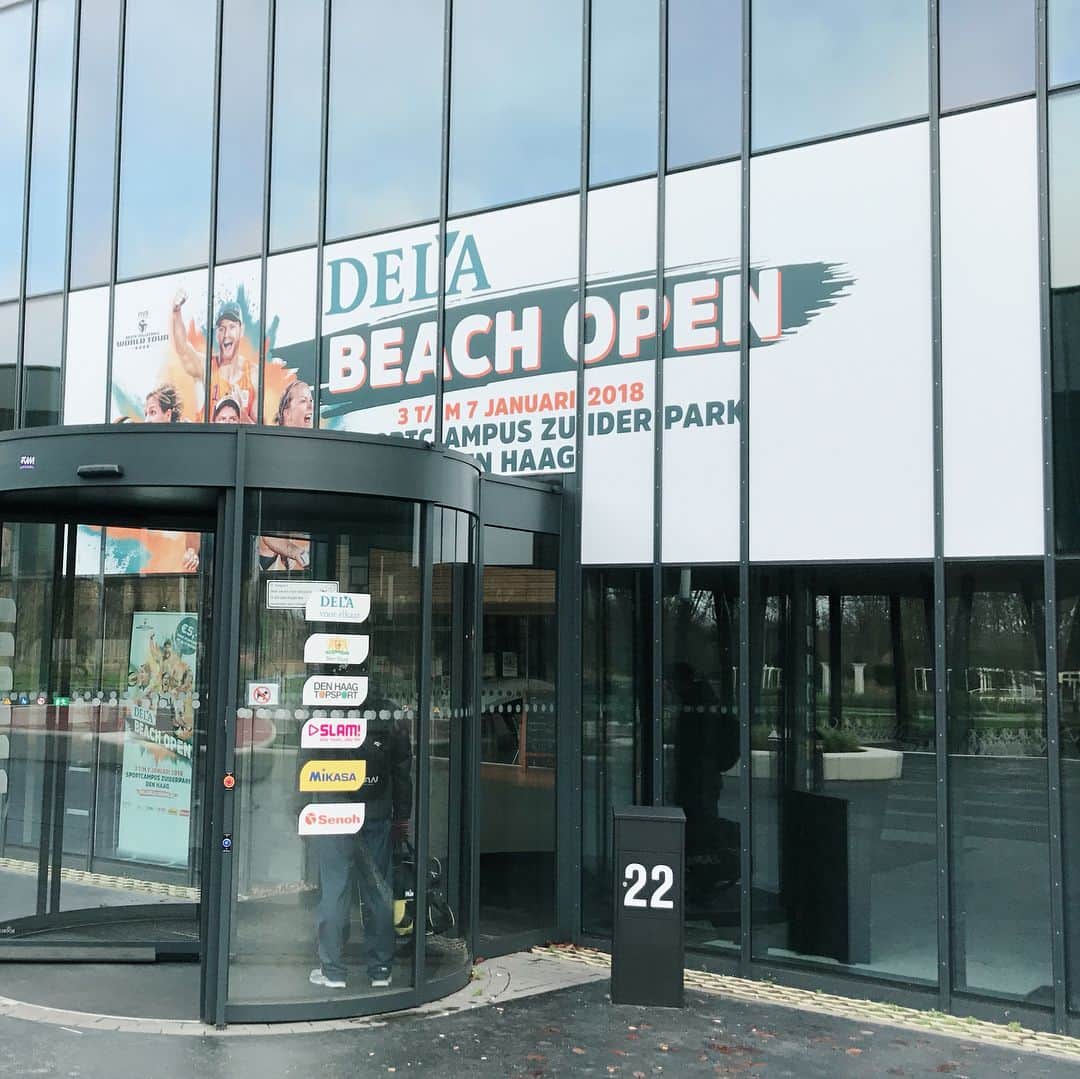 越川優さんのインスタグラム写真 - (越川優Instagram)「‪2018 FIVB World Tour 4star Den Haag ”Dela Beach Open”‬ ‪明日から始まります！！‬ ‪明日の予選初戦は、‬ ‪19:30(現地時間)〜 vsセルビア‬ ‪(日本時間 1/4 3:30〜)‬ ‪です！！‬ ‪日本では夜中の試合になりますが、応援よろしくお願いします！！‬ ‪#fivb  #worldtour  #4star  #2018  #jva  #delabeachopen  #dela」1月3日 6時45分 - yu_koshikawa