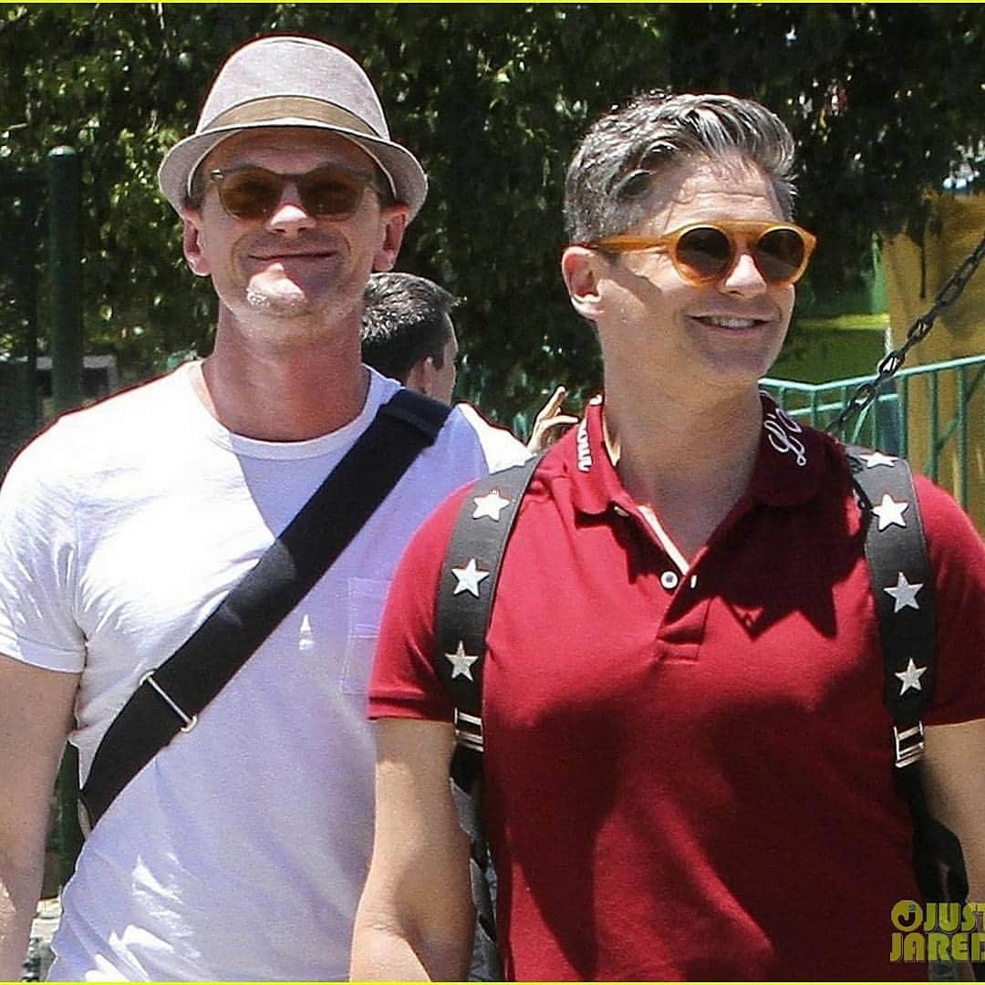 ニール・パトリック・ハリスさんのインスタグラム写真 - (ニール・パトリック・ハリスInstagram)「Happy 2nd Day of 2018! 😊 #neilpatrickharris #davidburtka #nph #db #actors #lovethem #handsome #chef #vacation #paparazzi #argentina #couple #husbands @nph @dbelicious 👬」1月3日 7時50分 - instagranph