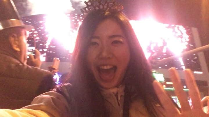 吉田沙織のインスタグラム：「Happy new year 2018❤️✨ 明けましておめでとうございます😆今年はLAから発信して行く年にするぞー💪🏻🌸」
